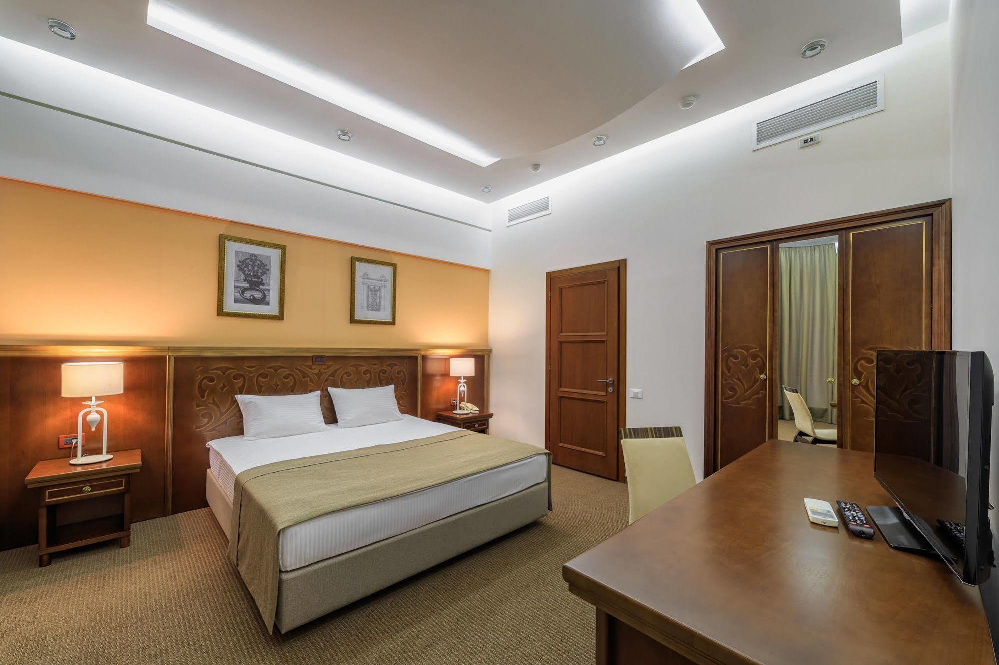 Alarus Luxe Hotel 敖德萨 外观 照片
